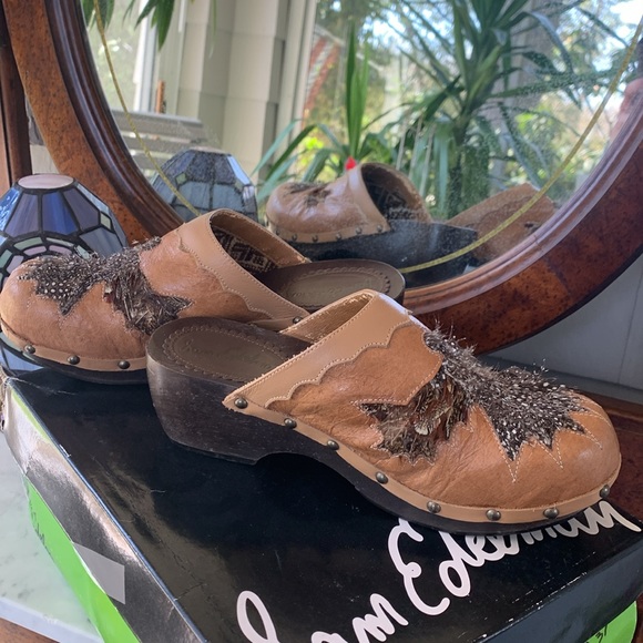 Sam Edelman Wood and Leather Clogs with Decorative Festhers - Picture 5 of 8